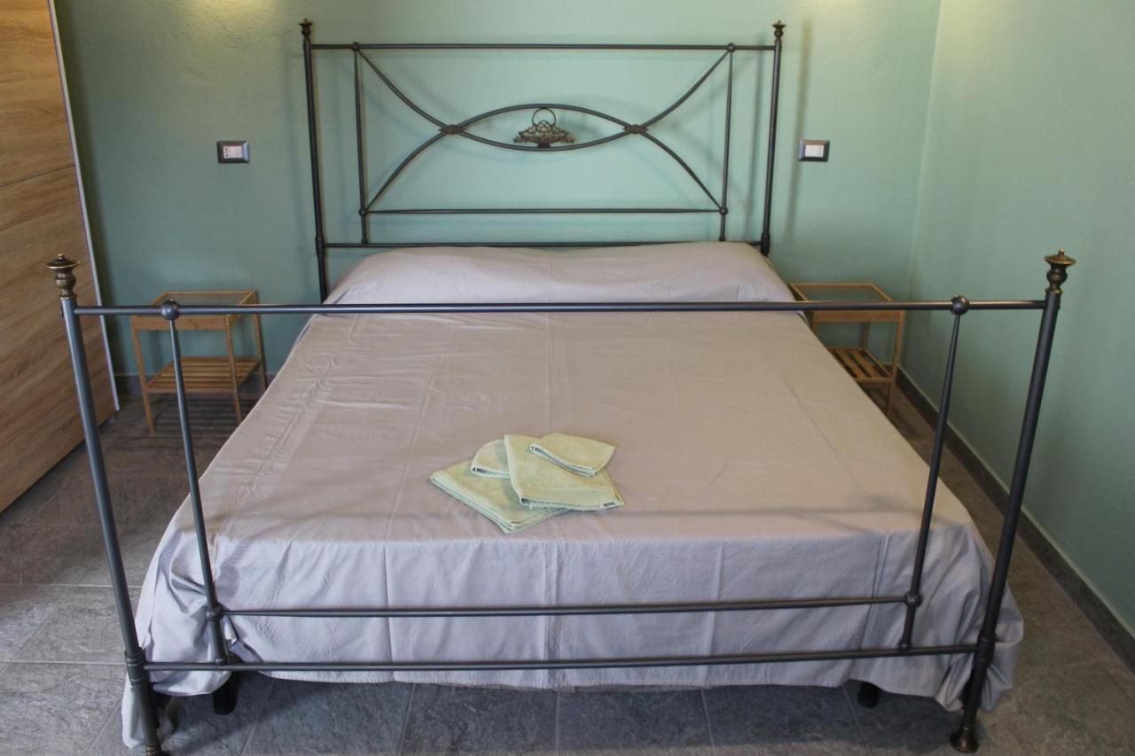 Sa Domu Beccia B&B Uras Екстериор снимка
